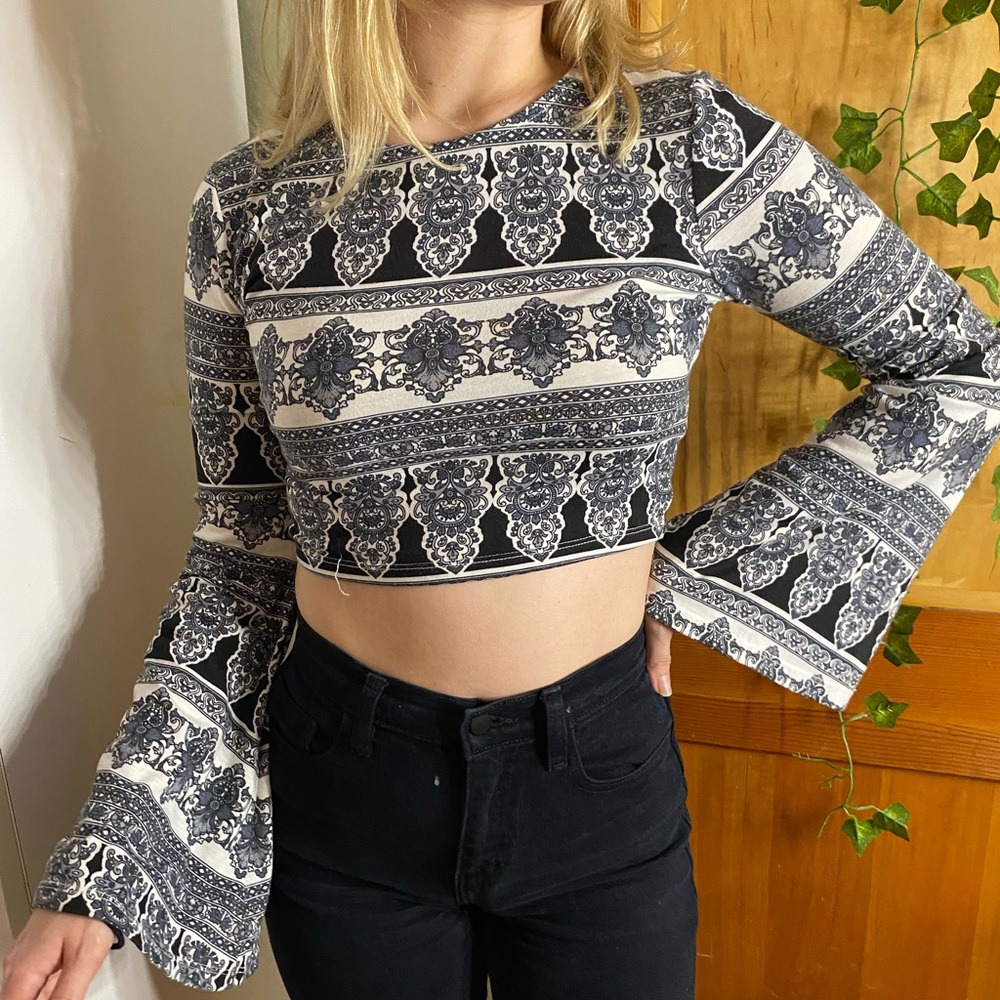 Forever 21 black and white printed crop top with flare sleeves